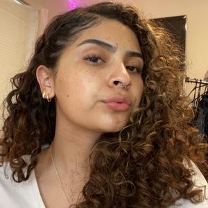 Meet your Posher, Desiree